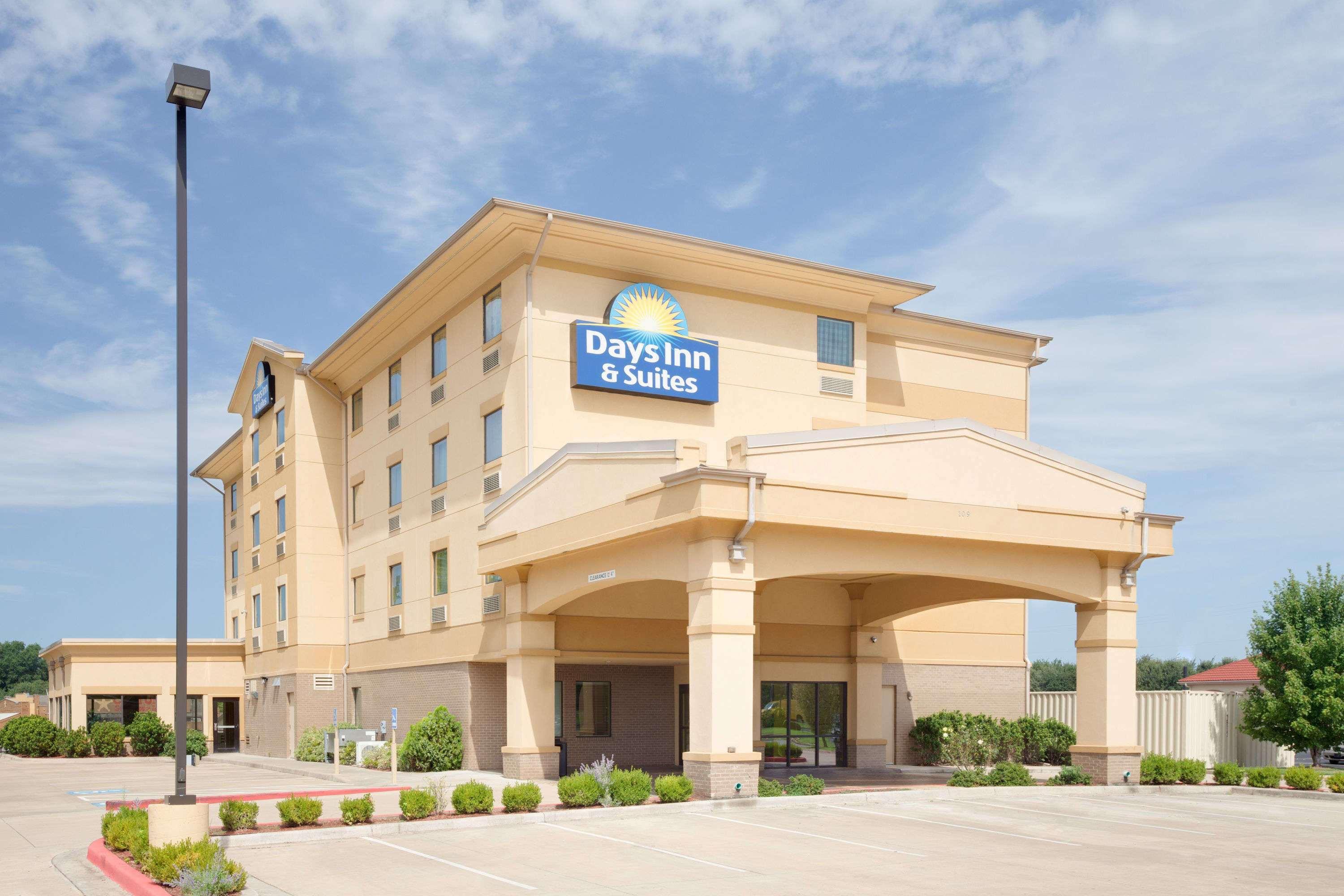 Days Inn & Suites By Wyndham Russellville Bagian luar foto
