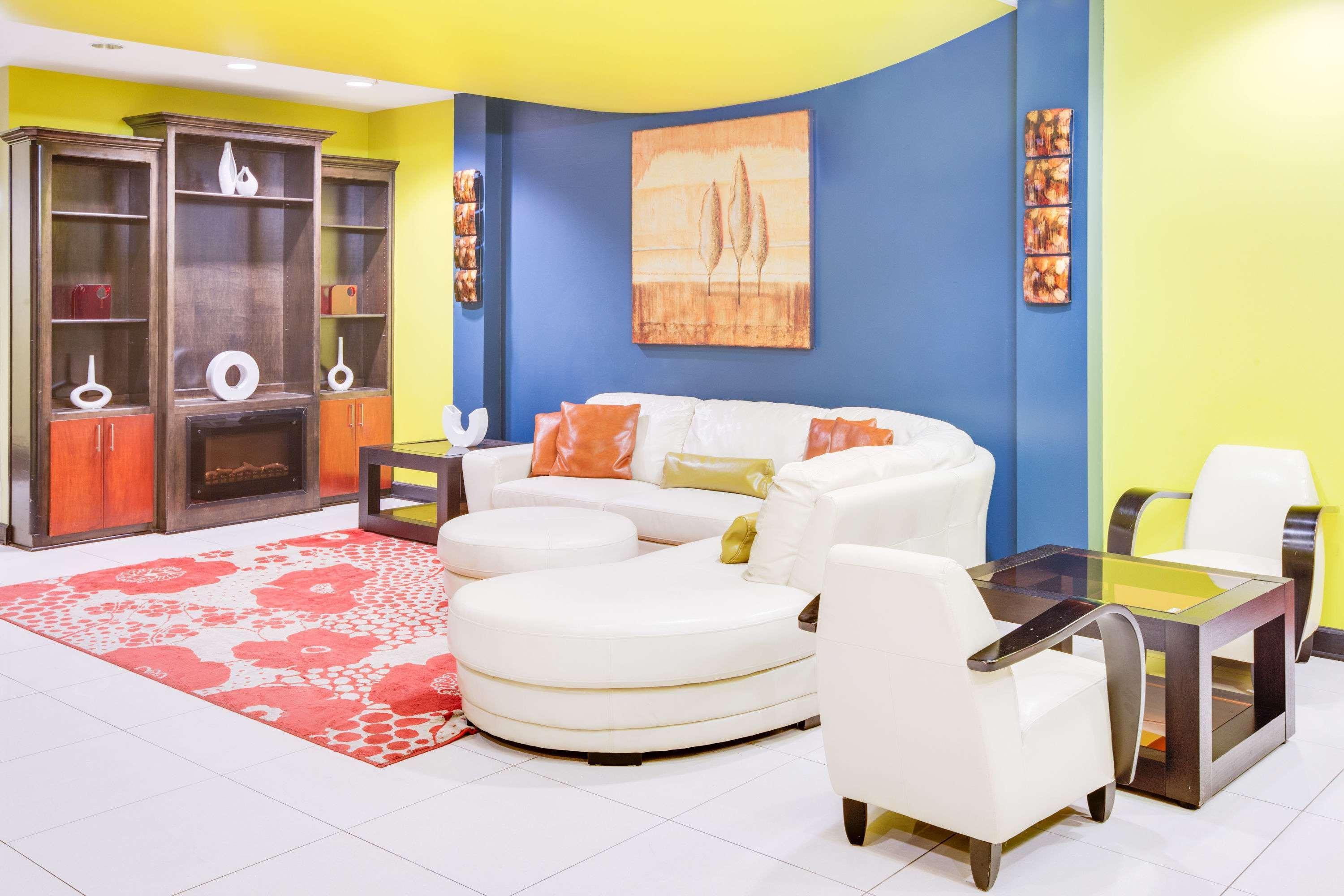 Days Inn & Suites By Wyndham Russellville Bagian luar foto