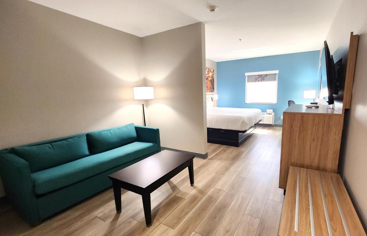 Days Inn & Suites By Wyndham Russellville Bagian luar foto
