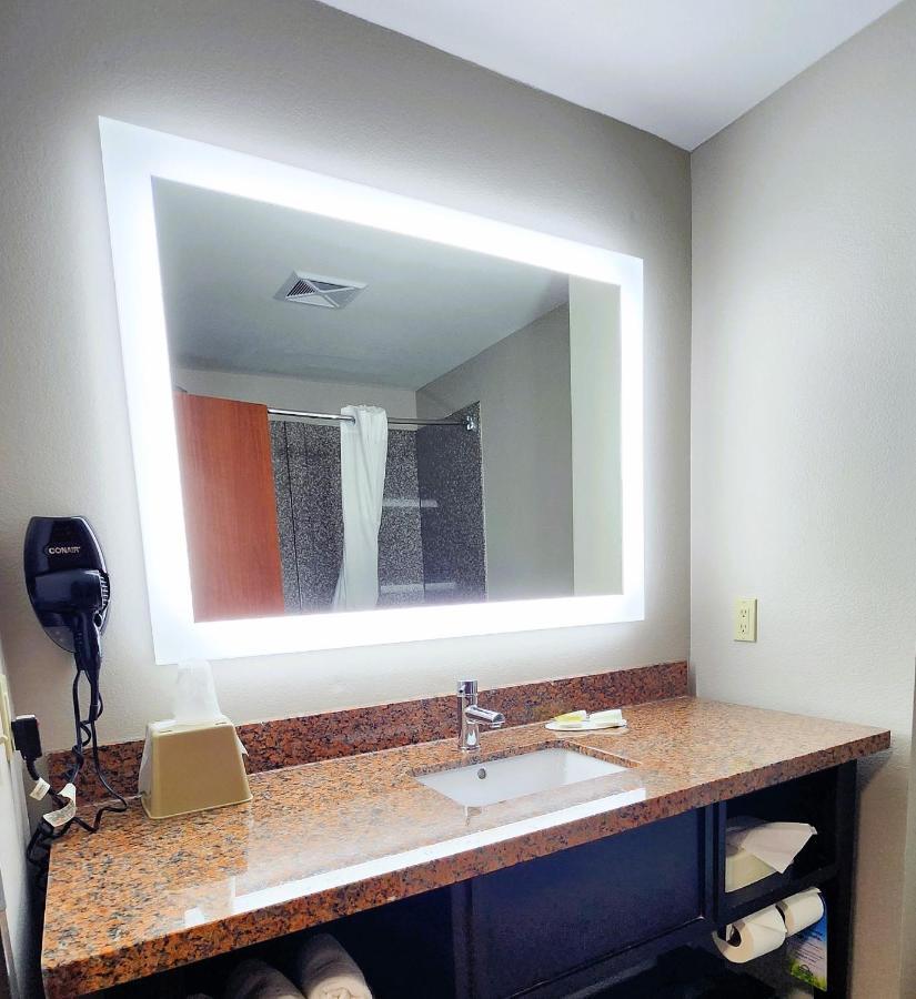 Days Inn & Suites By Wyndham Russellville Bagian luar foto