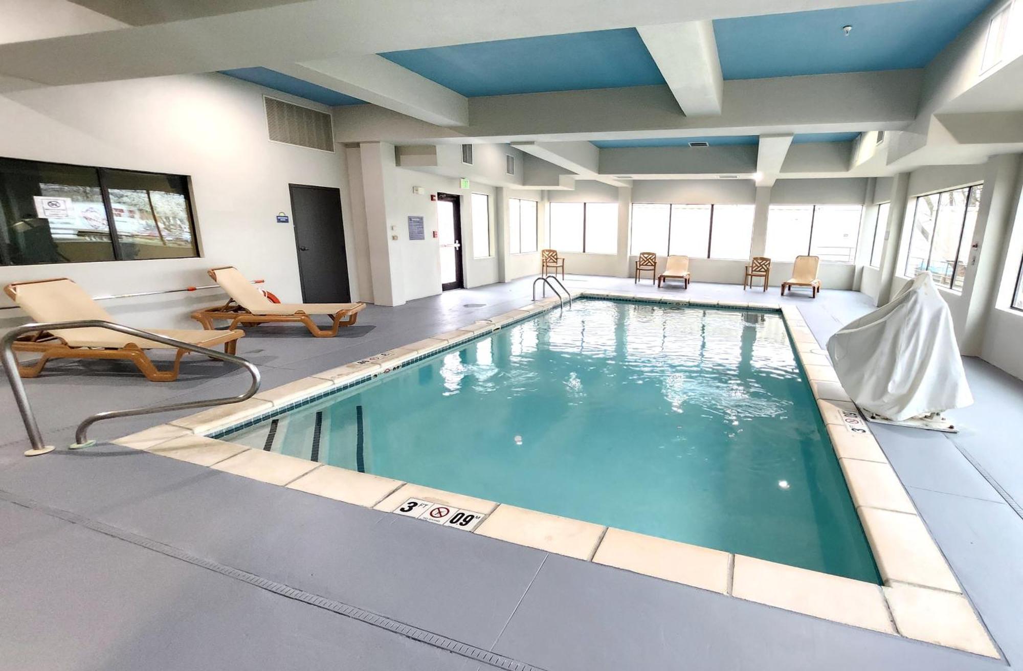 Days Inn & Suites By Wyndham Russellville Bagian luar foto