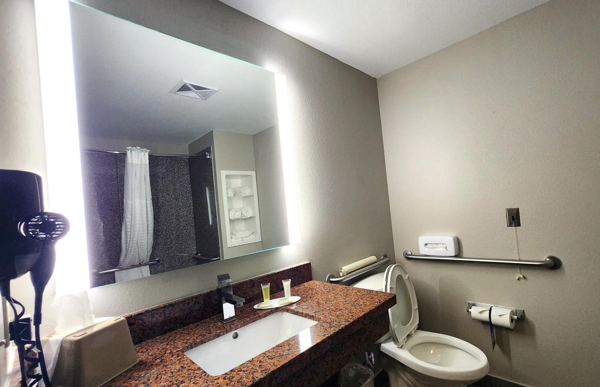 Days Inn & Suites By Wyndham Russellville Bagian luar foto